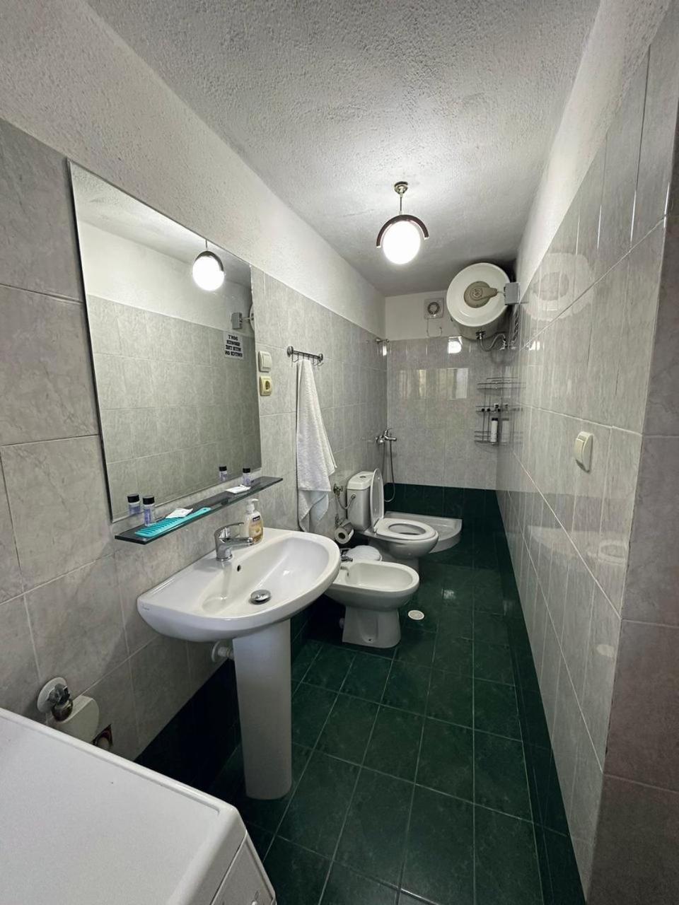 Gjirokastër Geri Guesthouse מראה חיצוני תמונה