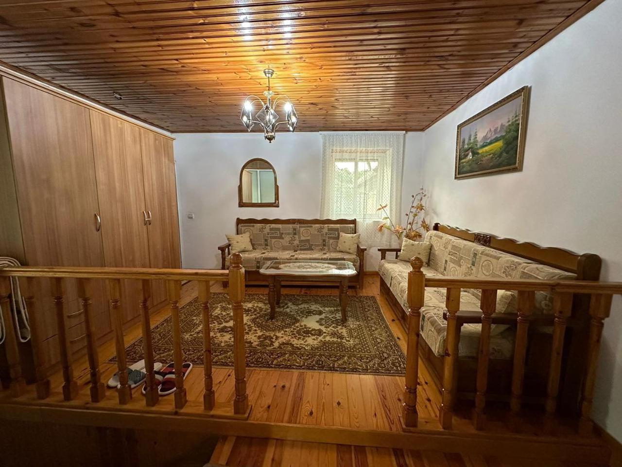 Gjirokastër Geri Guesthouse מראה חיצוני תמונה