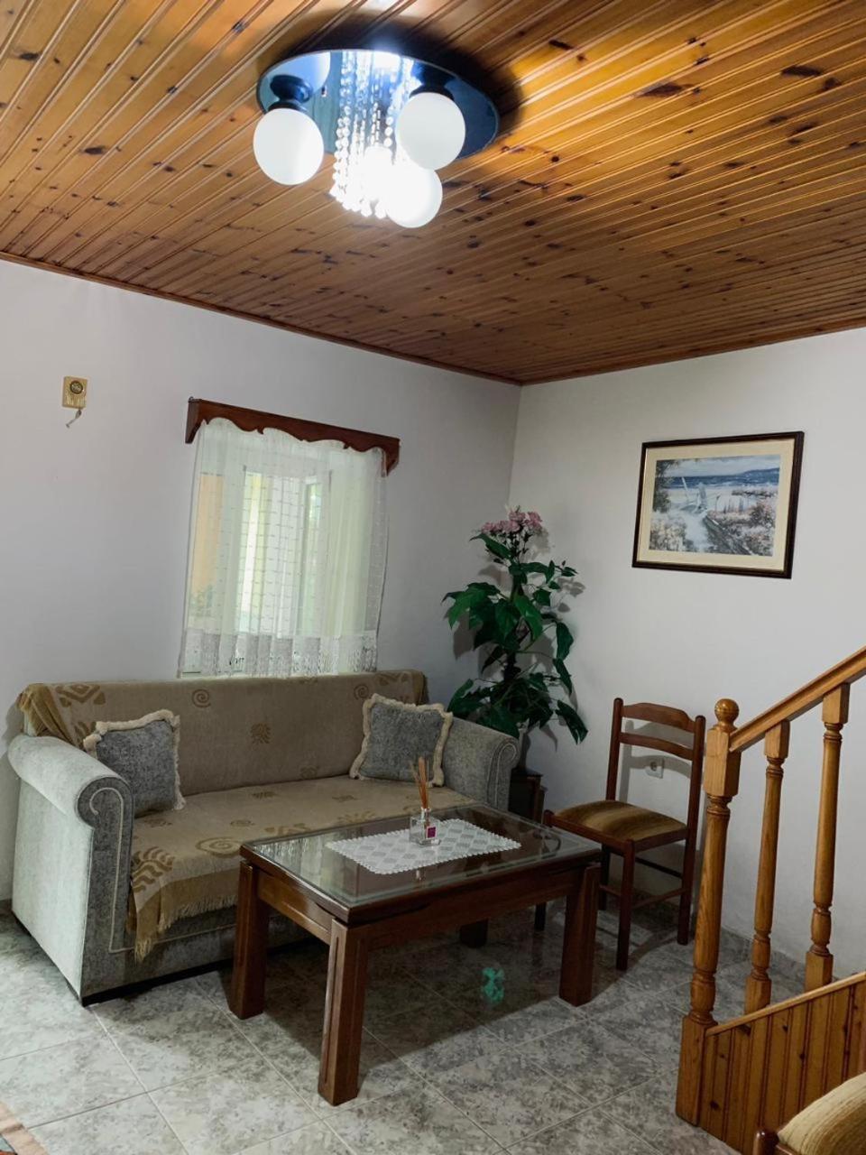 Gjirokastër Geri Guesthouse מראה חיצוני תמונה